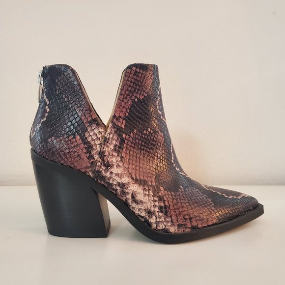 Vince Camuto Gigietta Booties MAUVE MULTI EMBOSSED LEATHER, Size 8 M (like new!) - Picture 5 of 6